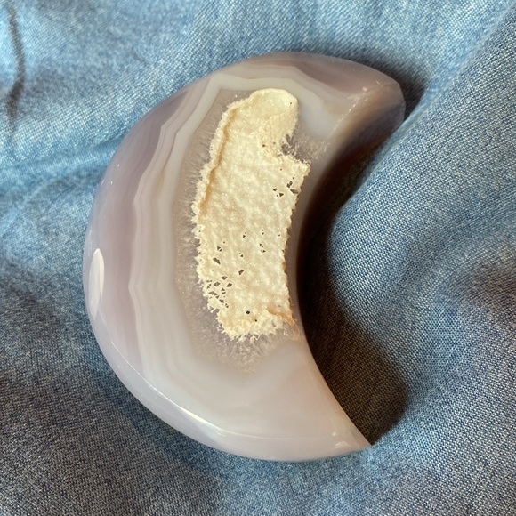 Agate Druzy Moon. GORGEOUS 🔥. Sparkling. Bluish grey tones with bright druzy/wt - Picture 16 of 17